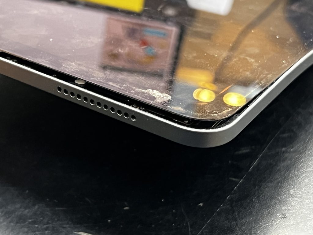 A scene of the iPad screen separating from the body due to bending.
