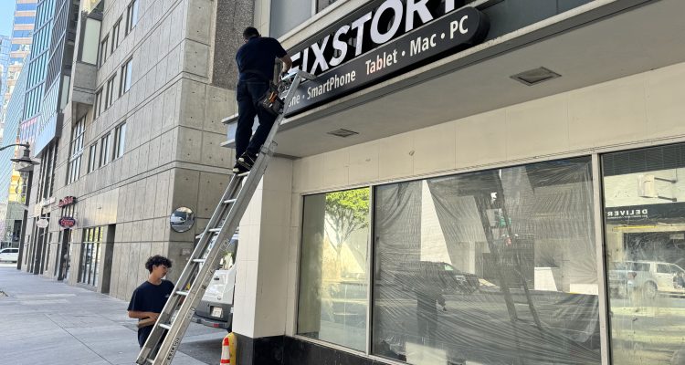 엘에이 아이폰수리점 FIXSTORY 간판올림