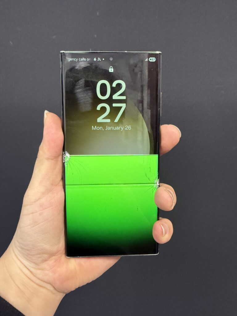 깨진 삼성 갤럭시 액정 화면과 수리 고민